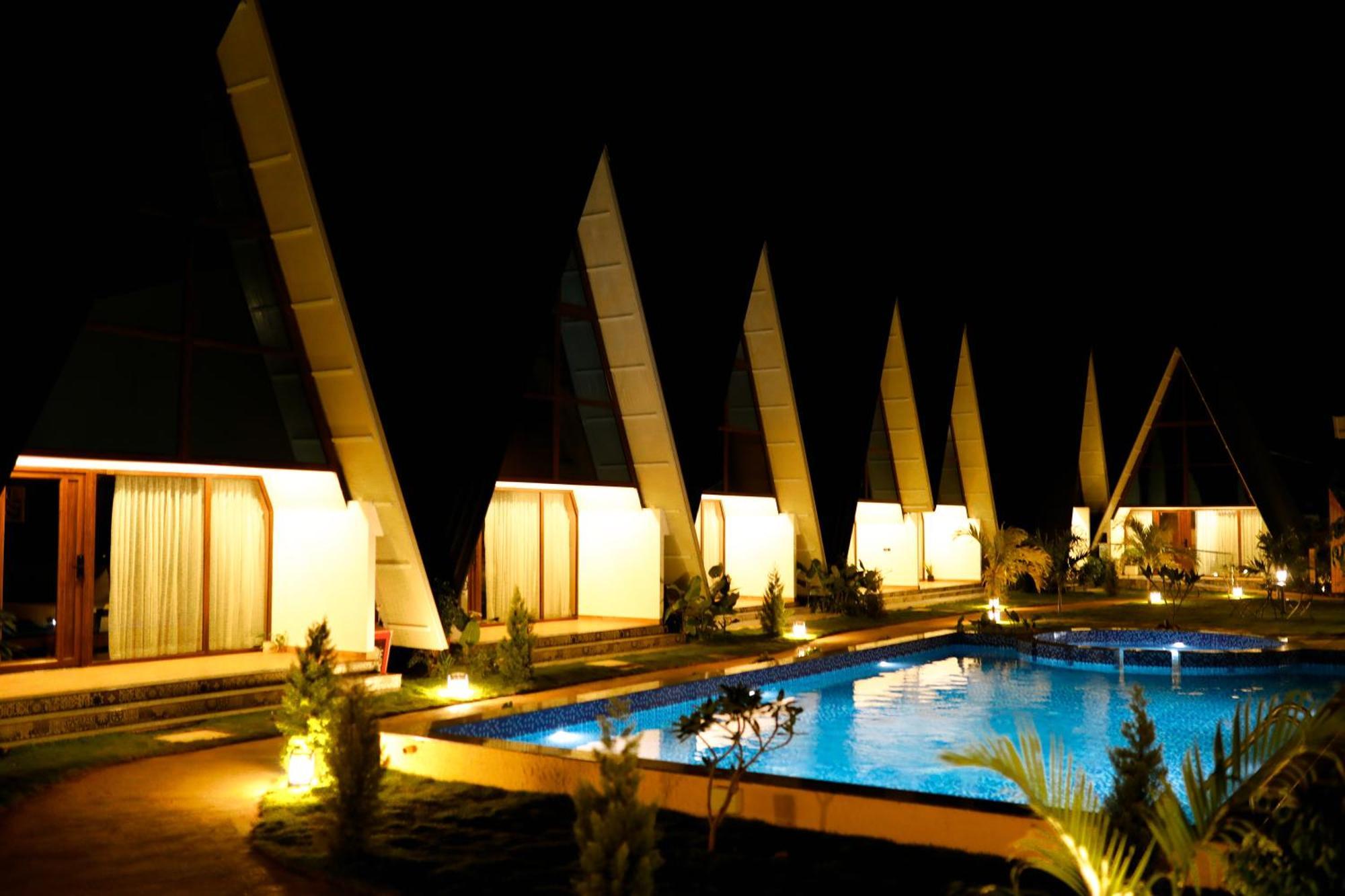 Leela'S 7Th Heaven Resort & Spa Trikunnapuzha Exterior photo